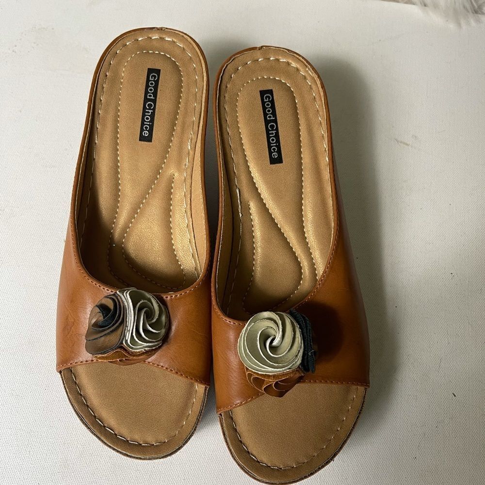 Good Choice Sydney wedge tan sandals SZ9